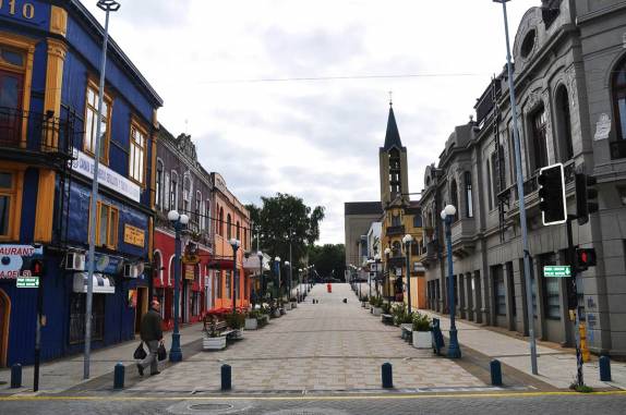 Rua para pedestres em Valdivia, cidade com forte colonização alemã, no sul do Chile (foto da intenet)